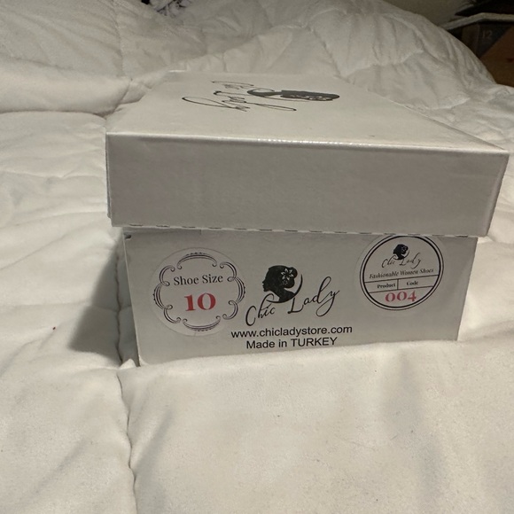 Chic Lady Black Sandals - Picture 2 of 6